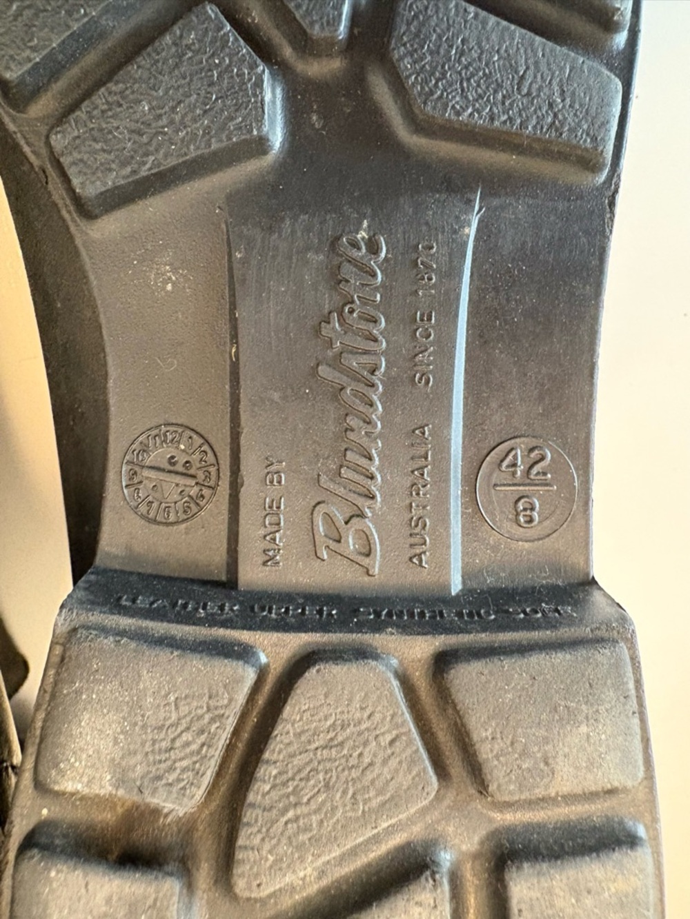 Blundstone Black Leather Chelsea Boots - Picture 3 of 11